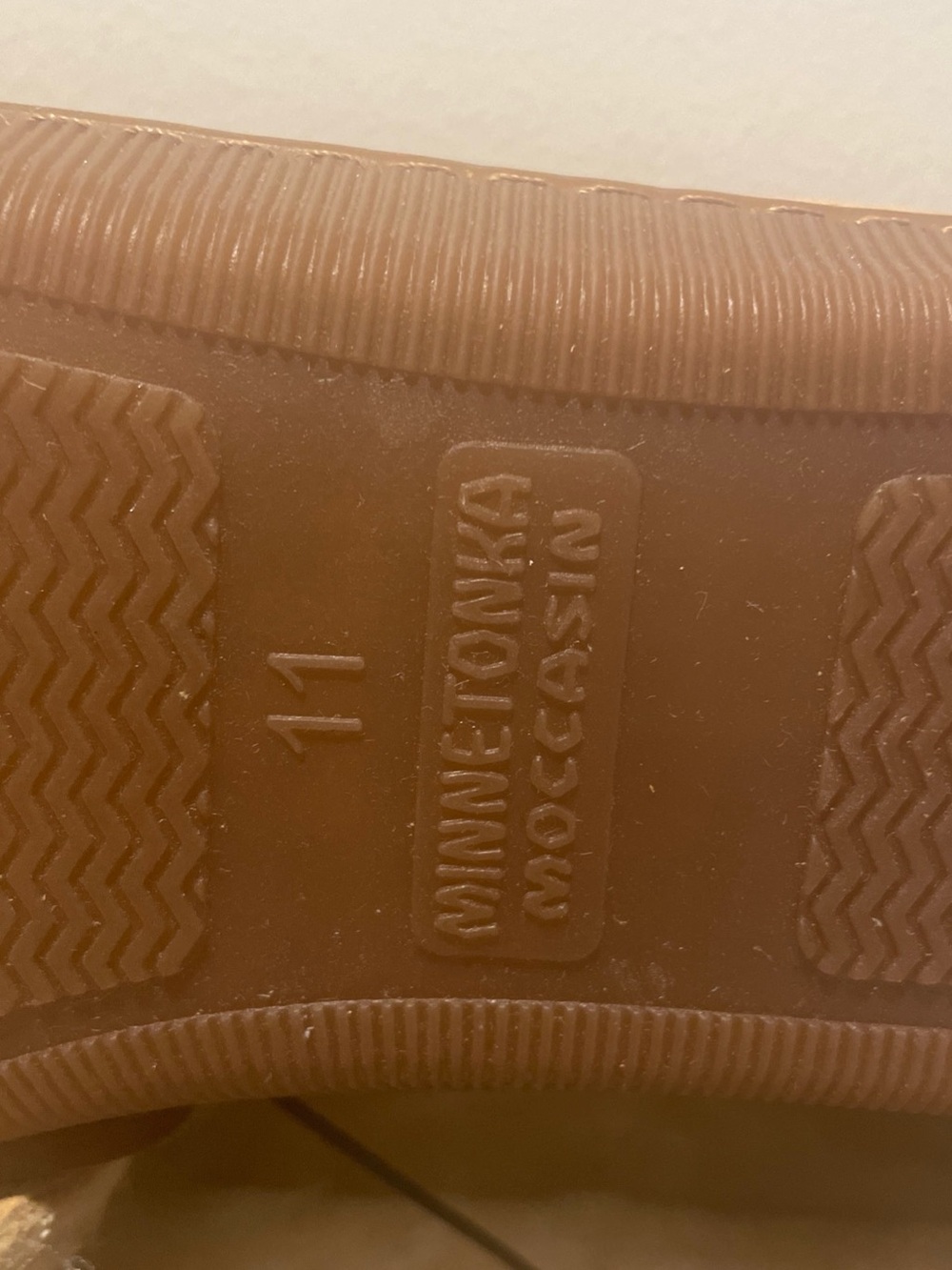 NWOT Minnetonka Women’s 11 Tan Suede Moccasin Slipper - Picture 10 of 10